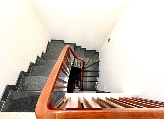 Bán nhà riêng 66m2 ở Thái Hà,lô góc 3thoáng,phân lô oto đỗ cổng,18.2tỷ