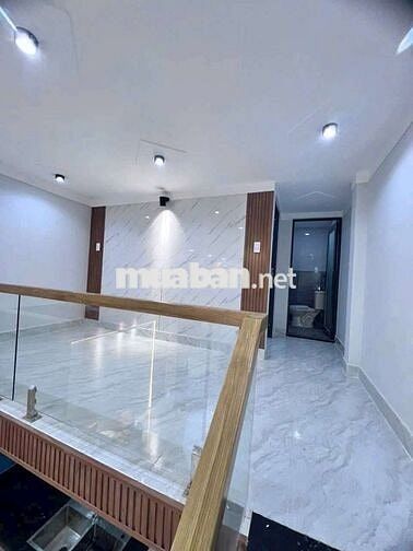 Nhà mới xây đườg ôtô thông kdc phú nhân ra ql1a ,2pn + 1p. đi gv gần ,