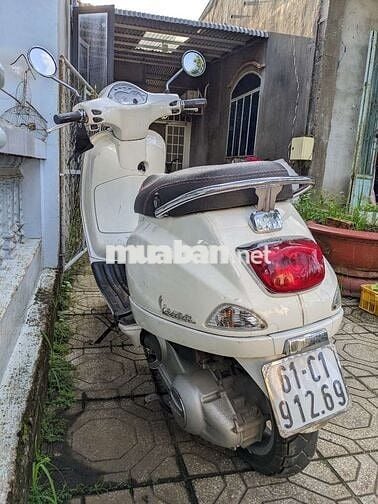 Piaggio Vespa LX 150 màu Trắng kim phun