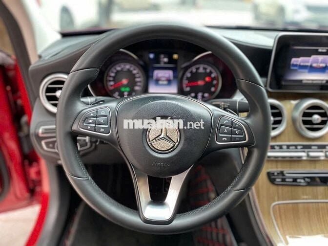 Mercedes Benz C250 Exclusive 2016 màu đỏ