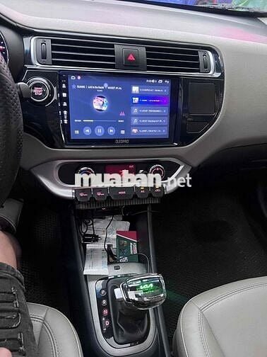 Kia Rio 2015 1.4 AT Hatchback - 83000 km