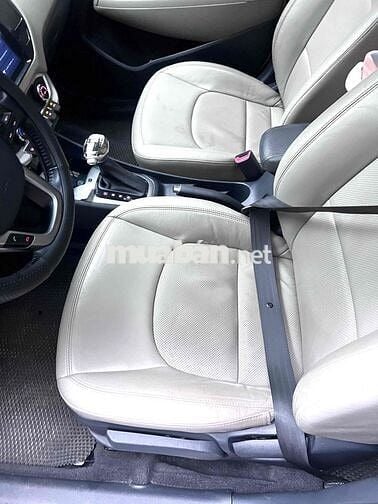 Kia Rio 2015 1.4 AT Hatchback - 83000 km