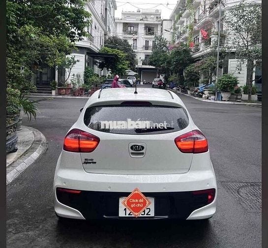 Kia Rio 2015 1.4 AT Hatchback - 83000 km