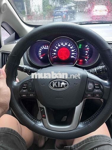 Kia Rio 2015 1.4 AT Hatchback - 83000 km