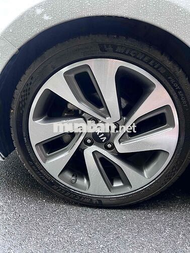 Kia Rio 2015 1.4 AT Hatchback - 83000 km