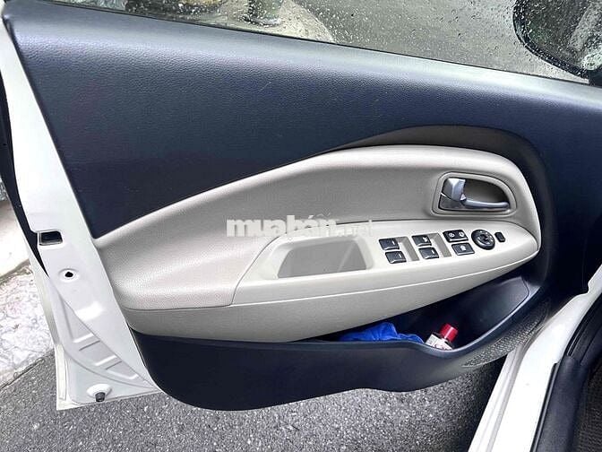 Kia Rio 2015 1.4 AT Hatchback - 83000 km