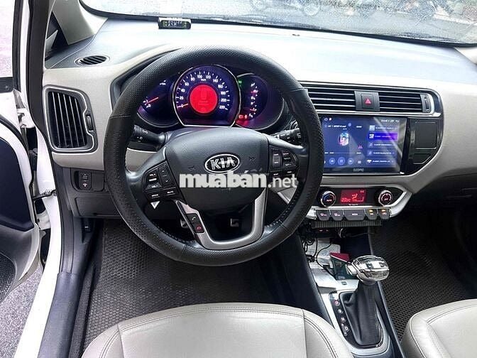 Kia Rio 2015 1.4 AT Hatchback - 83000 km