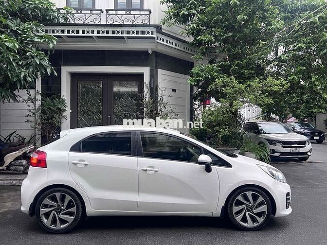 Kia Rio 2015 1.4 AT Hatchback - 83000 km