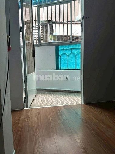 Nhà hai lầu mặt hẻm thoáng mát giữa vùng tiện nghi ở trung tâm Tp.hcm