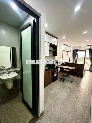 CCMN 30m2 Full đồ xịn sò. Ban công thoáng tại Quan Nhân