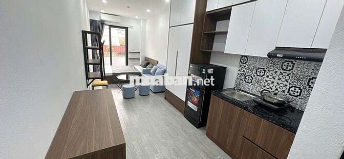 CCMN 30m2 Full đồ xịn sò. Ban công thoáng tại Quan Nhân