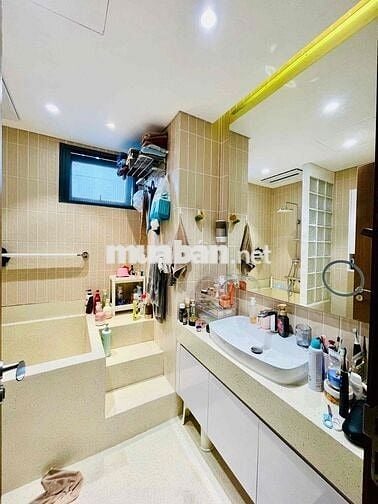 Bán căn chung cư lôc góc cao cấp,102m 3 ngủ,trung tâm ngoại giao đoàn