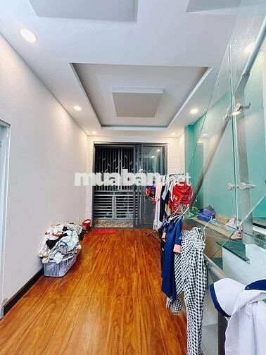 NHÀ NGUYỄN KHOÁI Q4- 3 LẦU ĐÚC - 32m2 - KO QH- CHỈ 4 TỶ NHỈNH