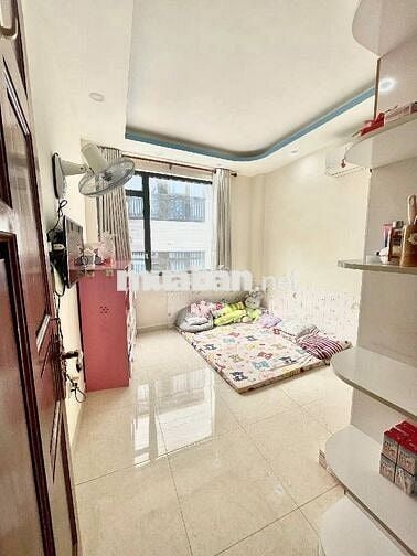 NHÀ TÔN ĐẢN Q4- 4 LẦU ĐÚC - 32m2 - KO QH- CHỈ 4.5 TỶ