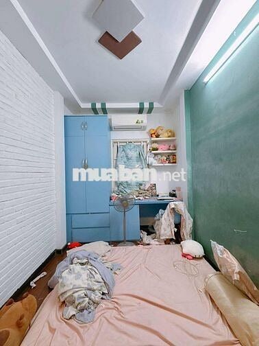 NHÀ NGUYỄN KHOÁI Q4- 3 LẦU ĐÚC - 32m2 - KO QH- CHỈ 4 TỶ NHỈNH