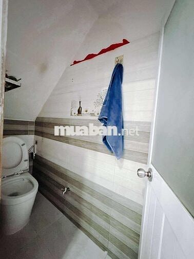 NHÀ NGUYỄN KHOÁI Q4- 3 LẦU ĐÚC - 32m2 - KO QH- CHỈ 4 TỶ NHỈNH