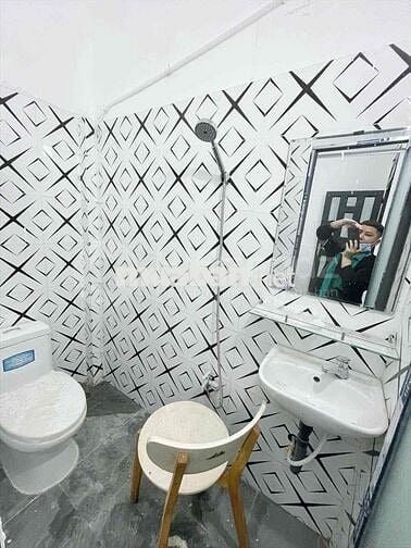 PHÒNG TRỌ CÓ GÁC BAN CÔNG TẠI QUANG TRUNG