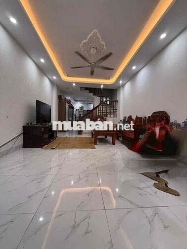 Hơn 2 tỷ chút có nhà đẹp Định Công Hạ-Oto sát nhà-Có sân trước-52M*2T