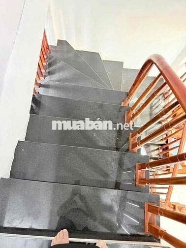 Hơn 2 tỷ chút có nhà đẹp Định Công Hạ-Oto sát nhà-Có sân trước-52M*2T