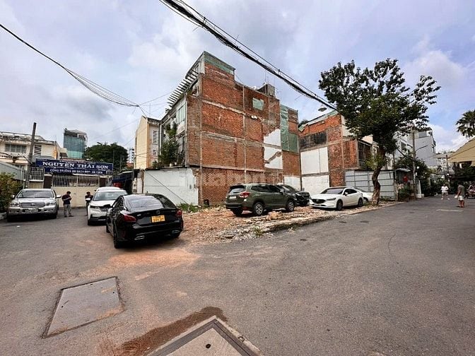 Giá 86 tỷ cần gấp bán lô đất ngang 11mx22m đường Hai Bà Trưng Q.3