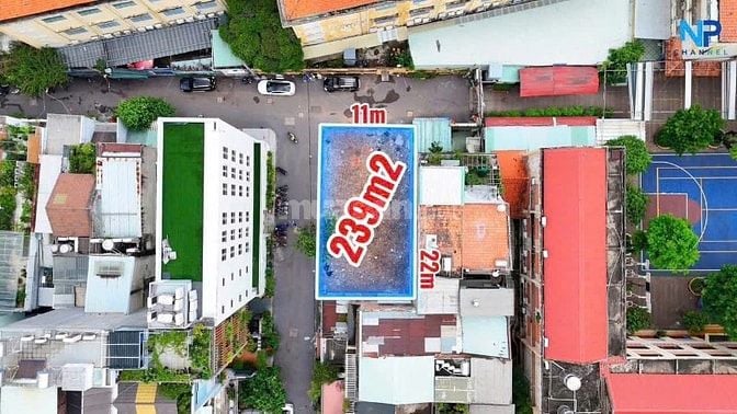 Giá 86 tỷ cần gấp bán lô đất ngang 11mx22m đường Hai Bà Trưng Q.3