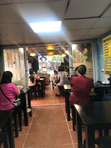 Sang nhượng quán phở gà tại phố tạ Quang bửu 