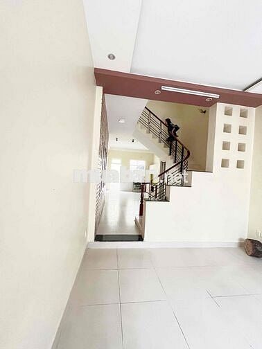 🔥 CHO THUÊ NHÀ MẶT TIỀN ĐẸP – ĐƯỜNG TÂN PHONG, QUẬN 7 🔥