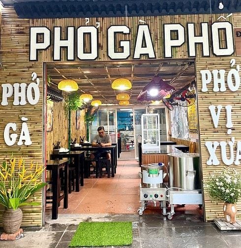 Sang nhượng quán phở gà tại phố tạ Quang bửu 