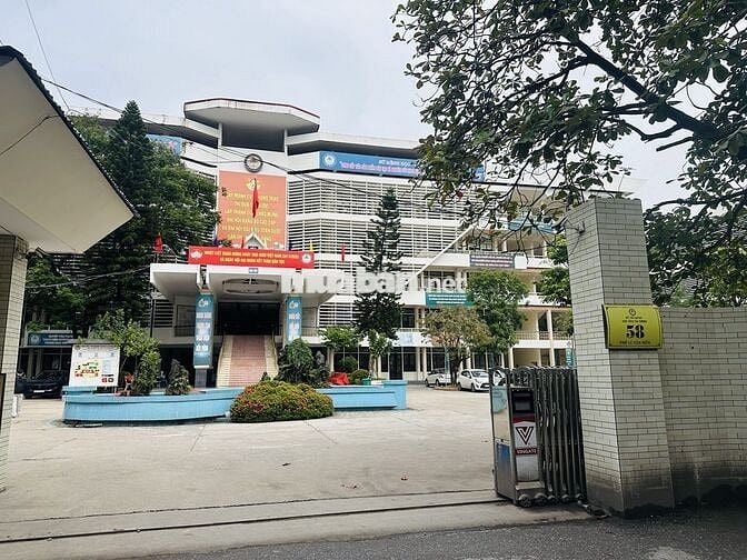 Nhà dân xây 6 tầng hàng xóm trường Học Viện Tài Chính