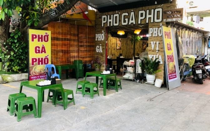 Sang nhượng quán phở gà tại phố tạ Quang bửu 