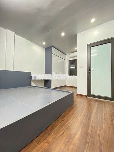 Nhà dân xây 6 tầng hàng xóm trường Học Viện Tài Chính