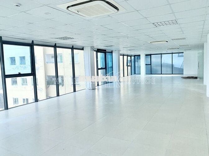 Cho thuê tòa nhà Bạch Đằng Tân Bình hầm 6 tầng gần sân bay giá tốt