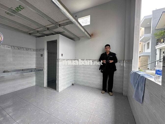 phòng trọ giá rẻ ngay cầu Tân Thuận sát KCX Tân Thuận