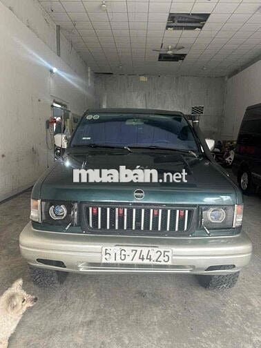 Isuzu Trooper xe cực mới 2 cầu xe giọn chơi tâm h