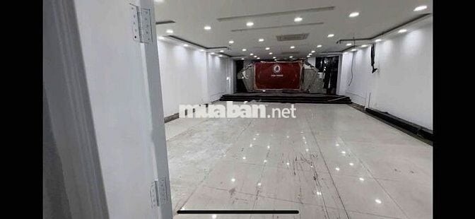 Cho thuê tòa nhà đường Hoàng Việt, DT 8x20m, hầm 7 tầng giá chỉ 200tr