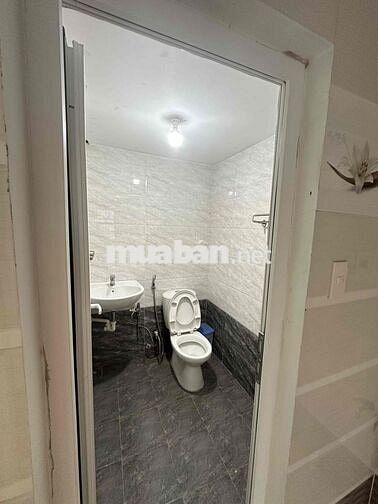 Cho thuê nhà mặt tiền nguyên căn