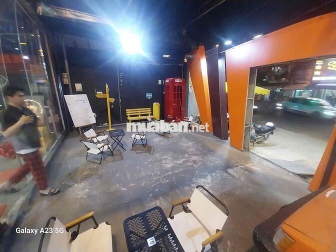 Sang nhượng mặt bằng vỉa hè tuyến đường đông người qua lại