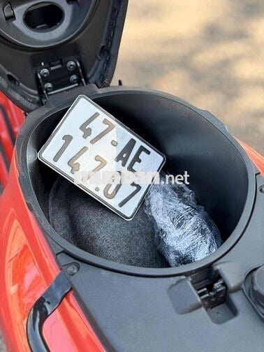 Cần bán VESPA_4.000km - Vừa bấm biển xong