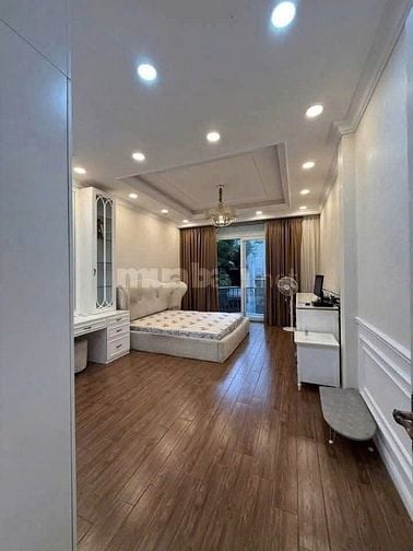 CHO THUÊ NHÀ CÓ HẦM VÀ THANG MÁY - 18BIS/6 NGUYỄN THỊ MINH KHAI, Q1