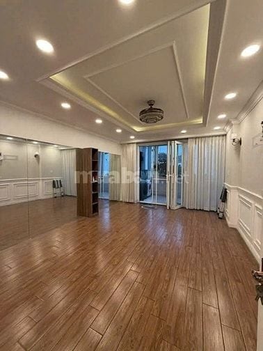 CHO THUÊ NHÀ CÓ HẦM VÀ THANG MÁY - 18BIS/6 NGUYỄN THỊ MINH KHAI, Q1