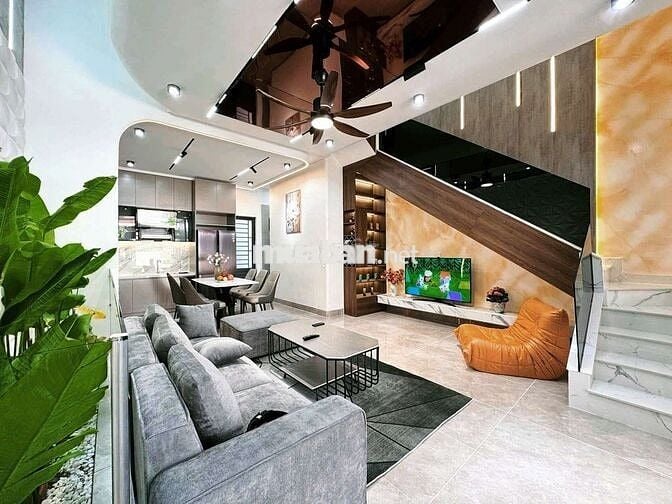 NHÀ ĐẸP 3 TẦNG, 3PN, FULL NỘI THẤT XỊN XÒ, ĐƯỜNG HOÀ MINH 15, GẦN BIỂN