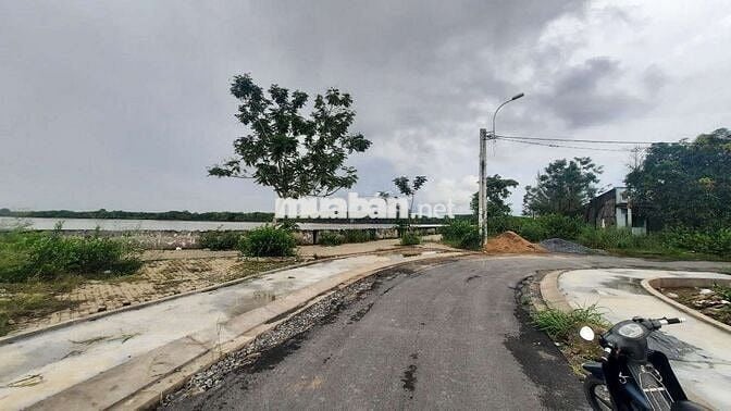 Bán đất lô góc ngã tư, xã Tam Thôn Hiệp, Cần Giờ, 116m2 full thổ cư.