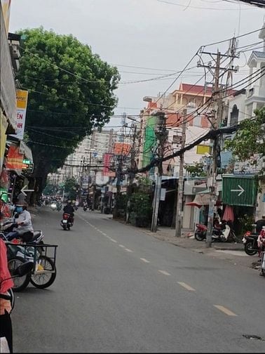 Mặt tiền Lạc Long Quân 92 m2 - giảm chào hơn 2 tỷ