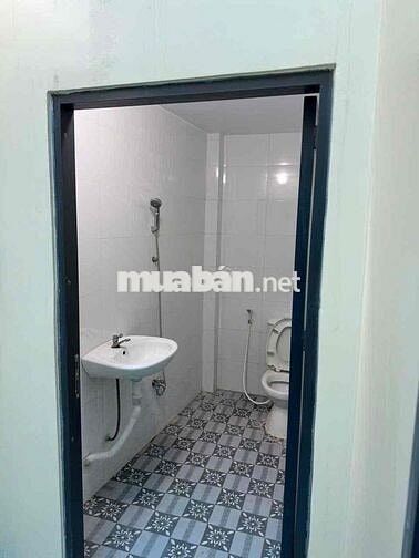 Nhà Trệt Lầu KDC Hồng Phát 3pn 3wc ( oto đậu trong sân )