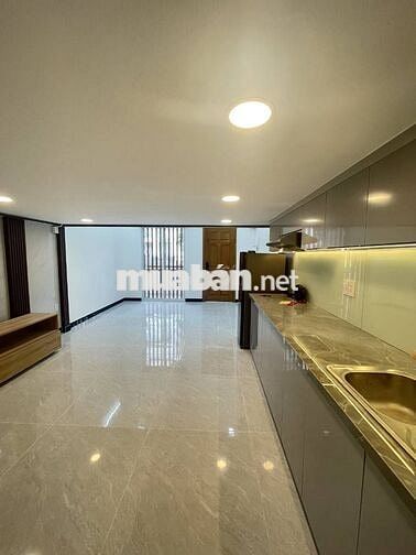 Cho thuê Chung cư 681 Nguyễn Trãi Quận 5, Lầu 1 80M2 Bancol rộng