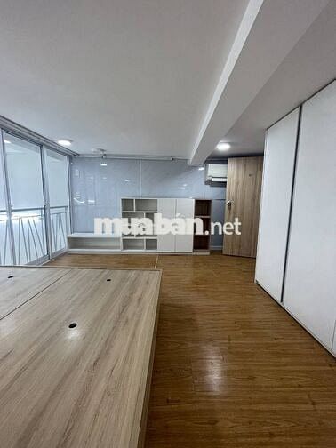 Cho thuê Chung cư 681 Nguyễn Trãi Quận 5, Lầu 1 80M2 Bancol rộng