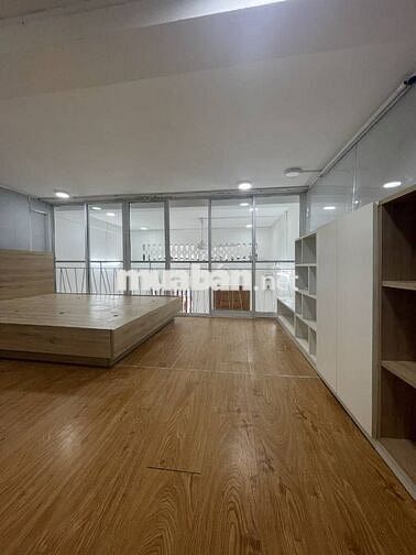 Cho thuê Chung cư 681 Nguyễn Trãi Quận 5, Lầu 1 80M2 Bancol rộng