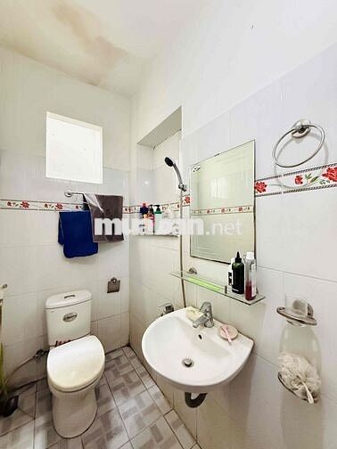 GIÁP QUẬN 11 – HẺM XE TẢI THÔNG – 4 TẦNG + 8 PHÒNG TRỌ – GIẢM 1,5 TỶ