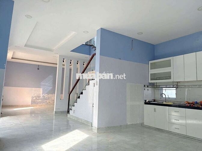 Bán nhà sổ hồng gần kdc phong phú.