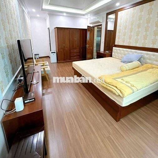 Đông Ngạc - Dân xây 60 m-  Wiew sân chơi, ô tô đỗ cửa- Gần ô tô tránh.